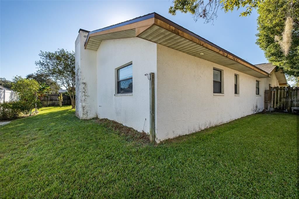 For Sale: $275,000 (3 beds, 2 baths, 2124 Square Feet)