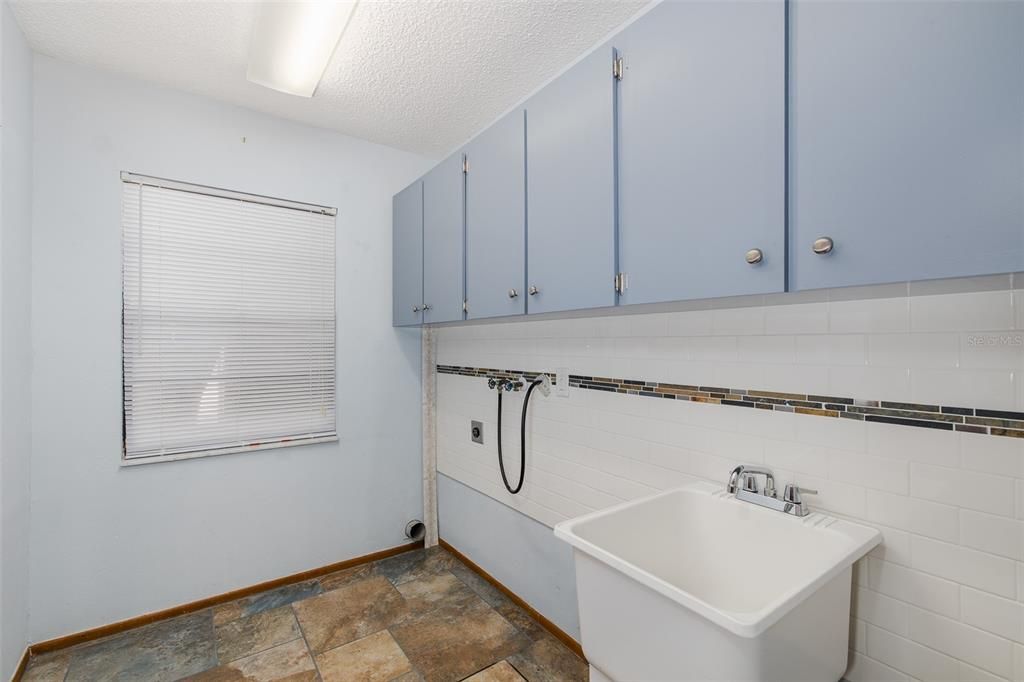 For Sale: $275,000 (3 beds, 2 baths, 2124 Square Feet)