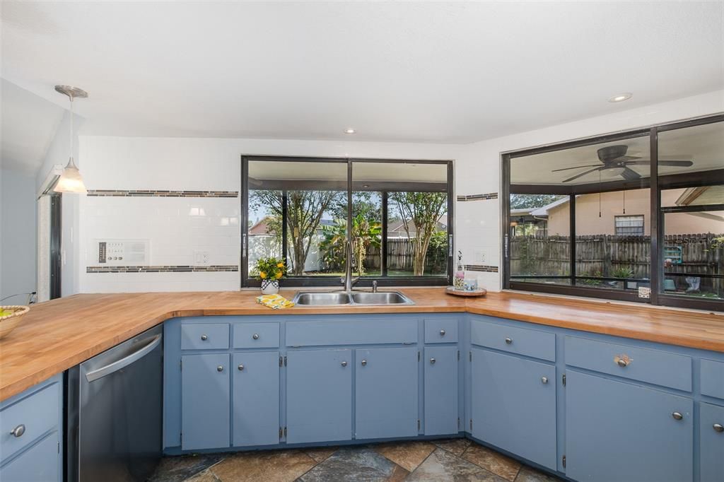 For Sale: $275,000 (3 beds, 2 baths, 2124 Square Feet)