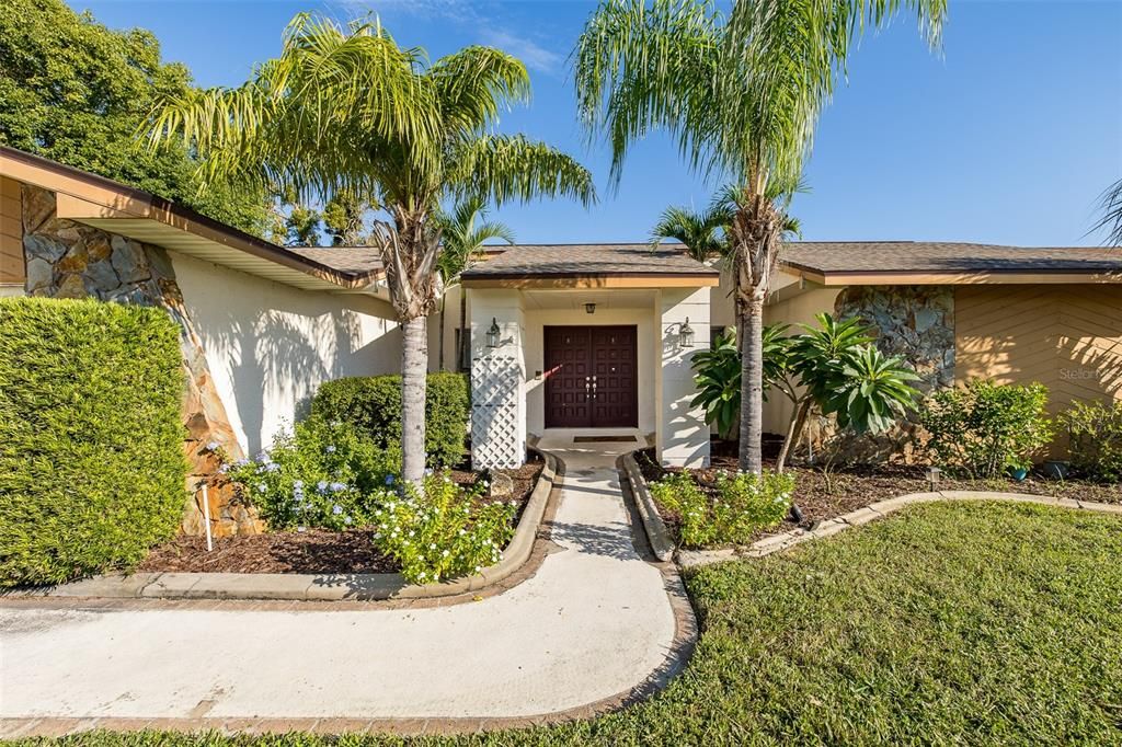 For Sale: $275,000 (3 beds, 2 baths, 2124 Square Feet)