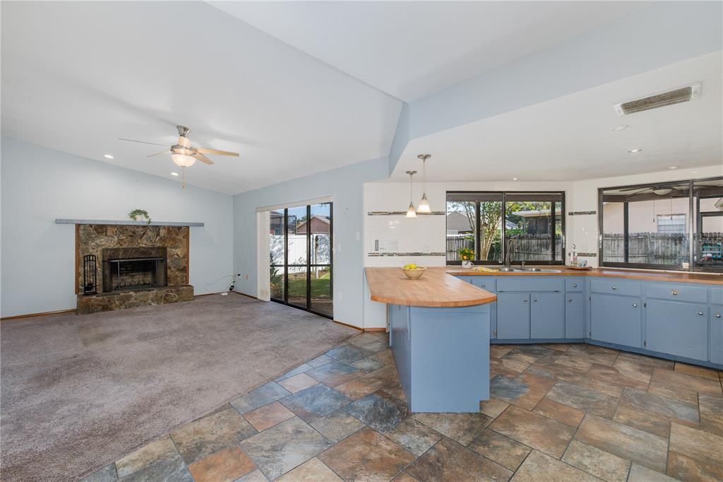 For Sale: $275,000 (3 beds, 2 baths, 2124 Square Feet)