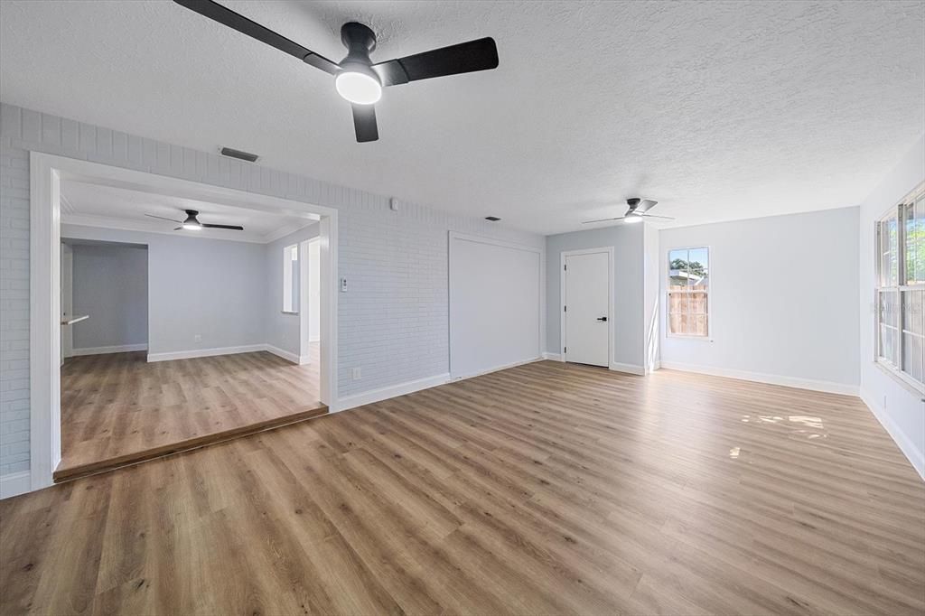 En Venta: $450,000 (4 camas, 2 baños, 1869 Pies cuadrados)