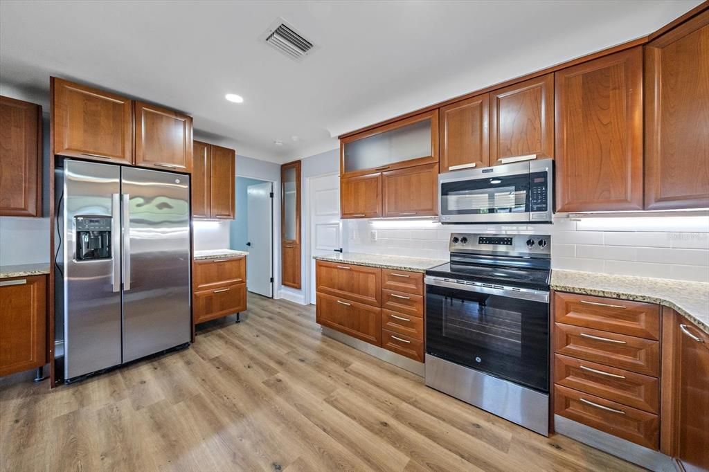 En Venta: $450,000 (4 camas, 2 baños, 1869 Pies cuadrados)
