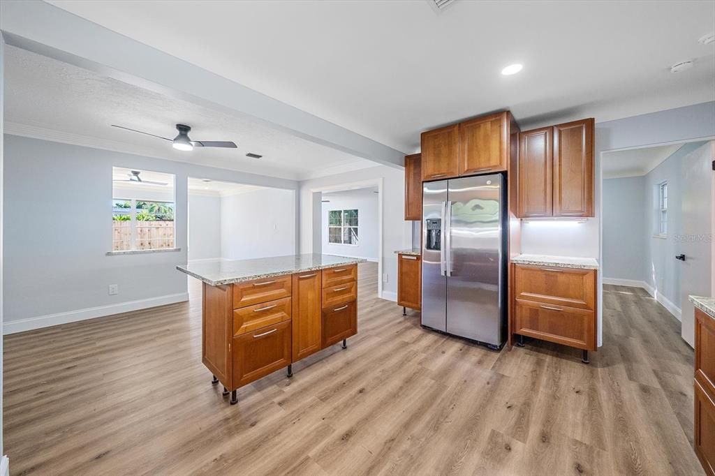 En Venta: $450,000 (4 camas, 2 baños, 1869 Pies cuadrados)