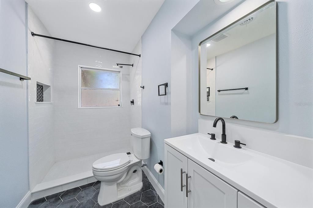 En Venta: $450,000 (4 camas, 2 baños, 1869 Pies cuadrados)