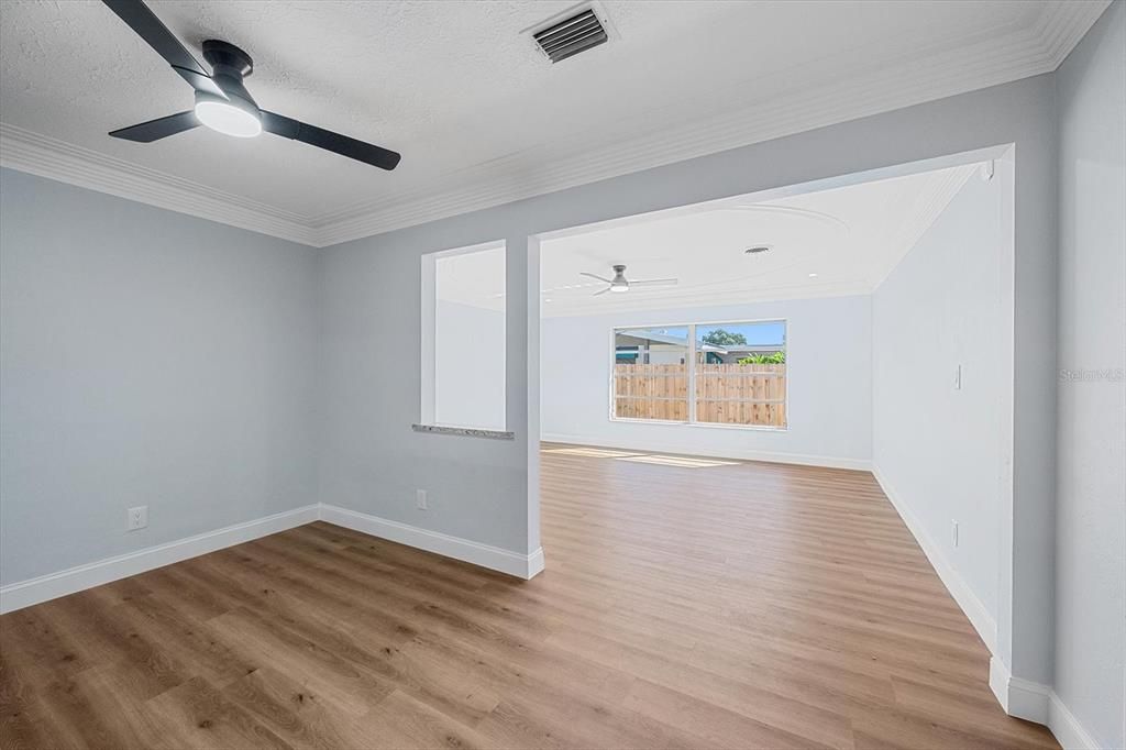 En Venta: $450,000 (4 camas, 2 baños, 1869 Pies cuadrados)