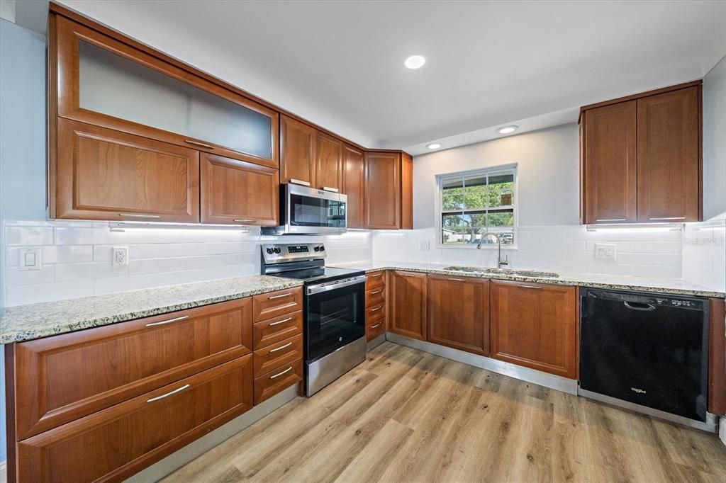 En Venta: $450,000 (4 camas, 2 baños, 1869 Pies cuadrados)