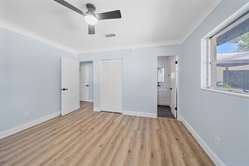 En Venta: $450,000 (4 camas, 2 baños, 1869 Pies cuadrados)