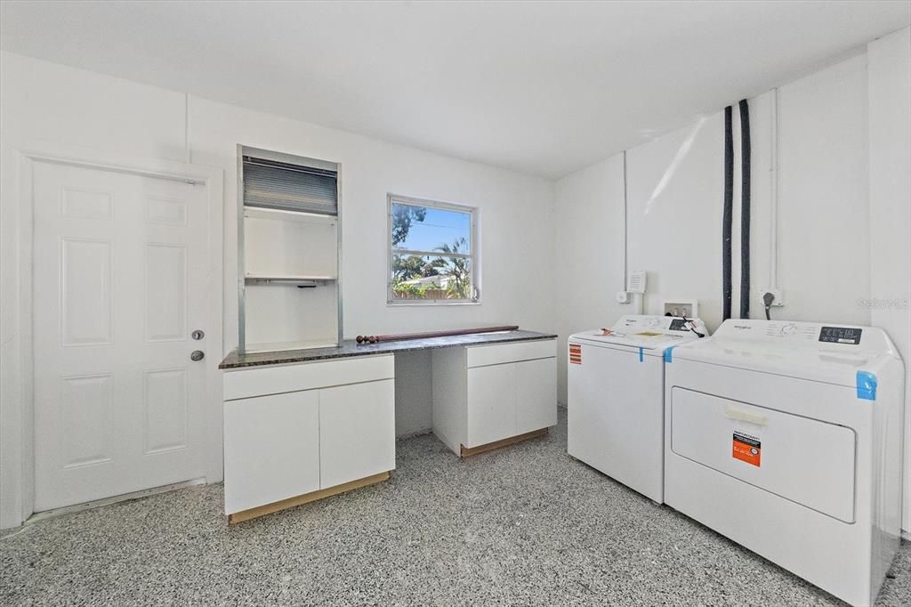 En Venta: $450,000 (4 camas, 2 baños, 1869 Pies cuadrados)