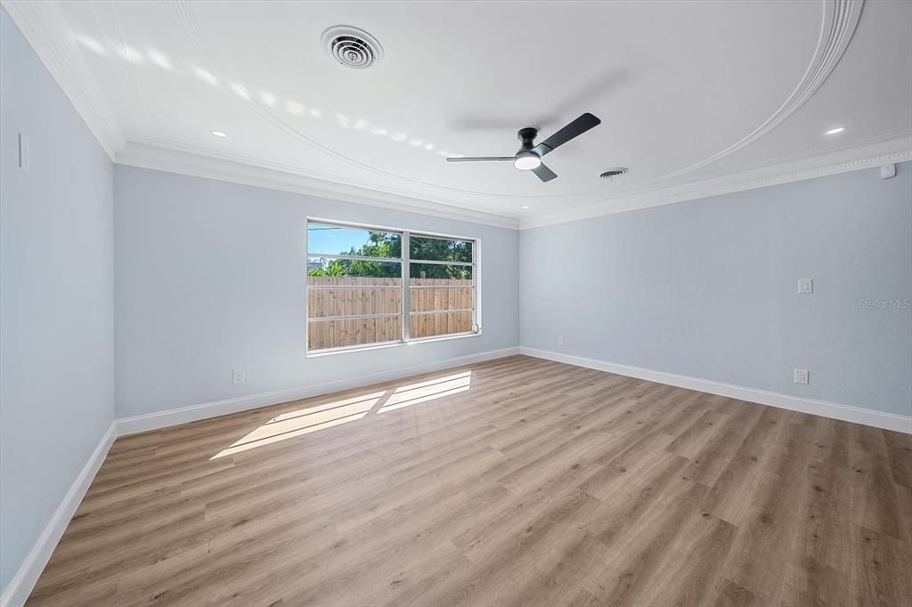 En Venta: $450,000 (4 camas, 2 baños, 1869 Pies cuadrados)