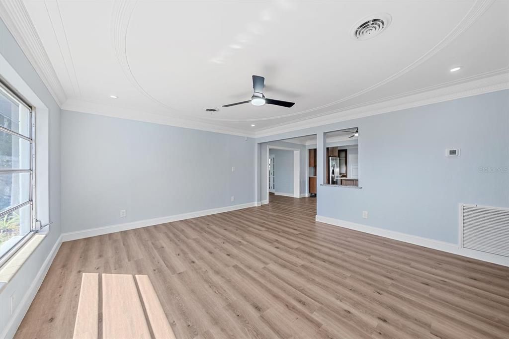 En Venta: $450,000 (4 camas, 2 baños, 1869 Pies cuadrados)