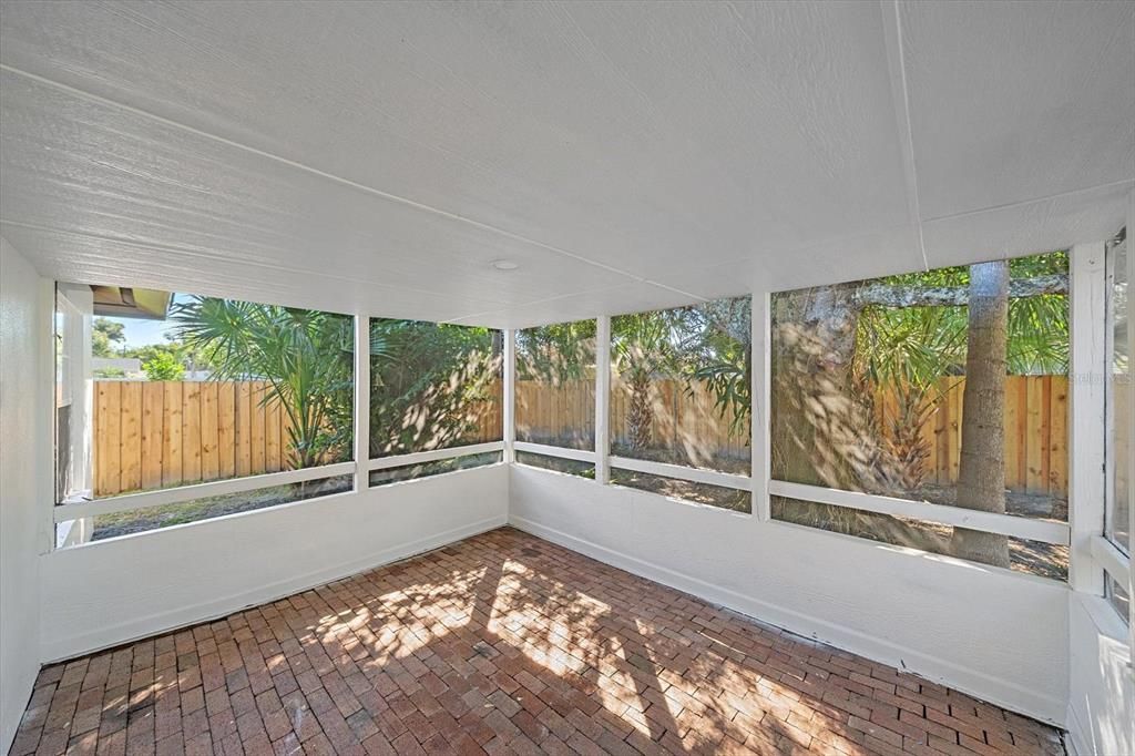 En Venta: $450,000 (4 camas, 2 baños, 1869 Pies cuadrados)