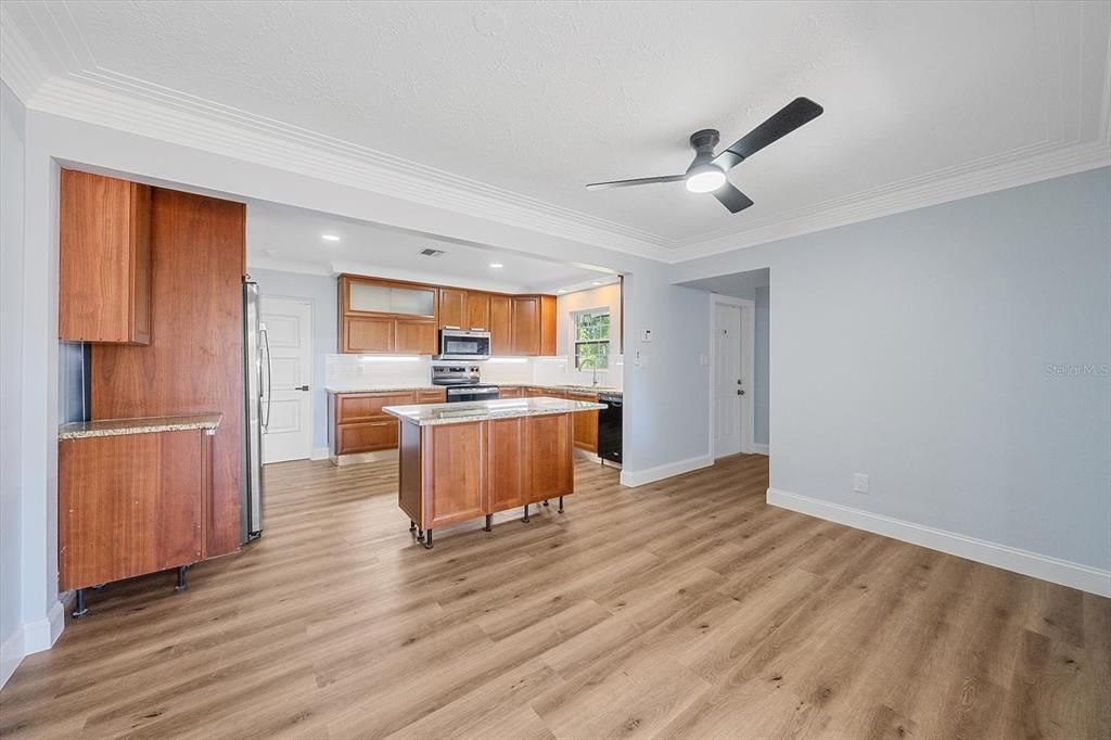 En Venta: $450,000 (4 camas, 2 baños, 1869 Pies cuadrados)