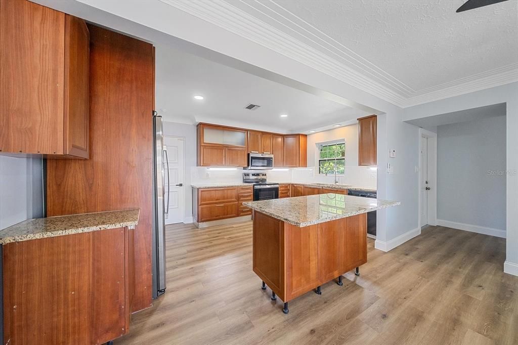 En Venta: $450,000 (4 camas, 2 baños, 1869 Pies cuadrados)