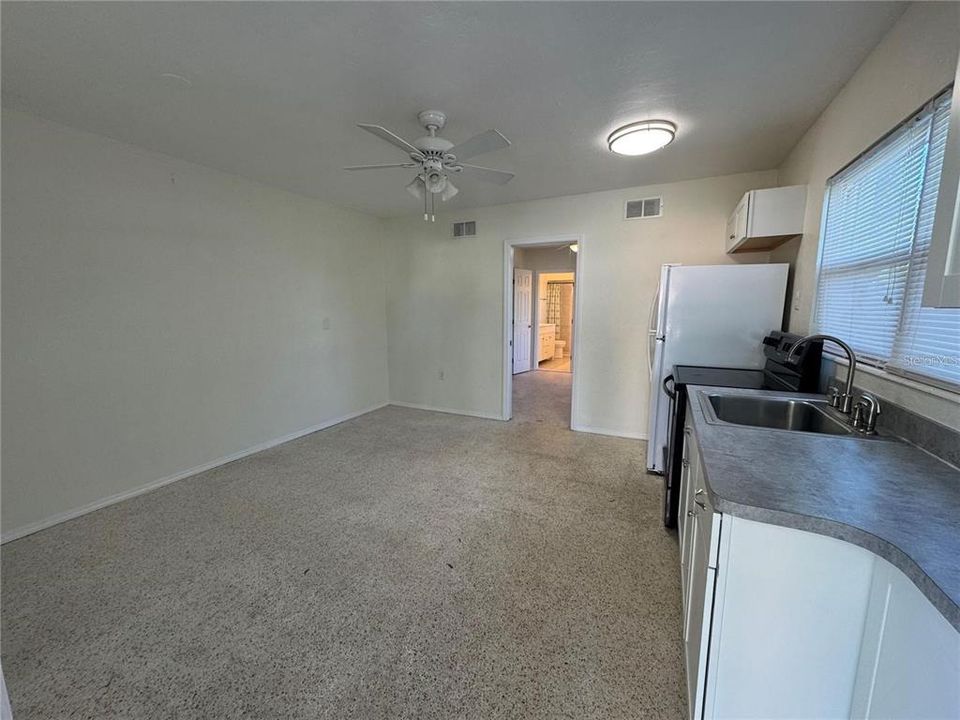 For Rent: $1,350 (1 beds, 1 baths, 455 Square Feet)