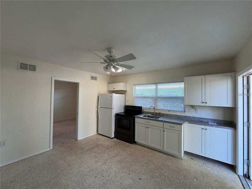 For Rent: $1,350 (1 beds, 1 baths, 455 Square Feet)