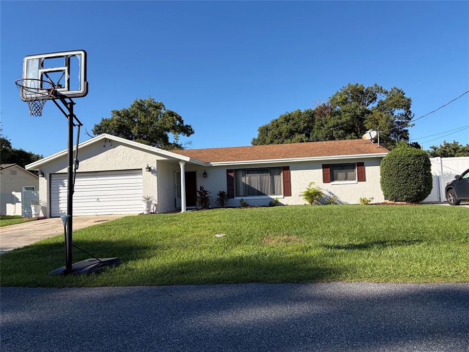 For Rent: $2,500 (3 beds, 1 baths, 1596 Square Feet)