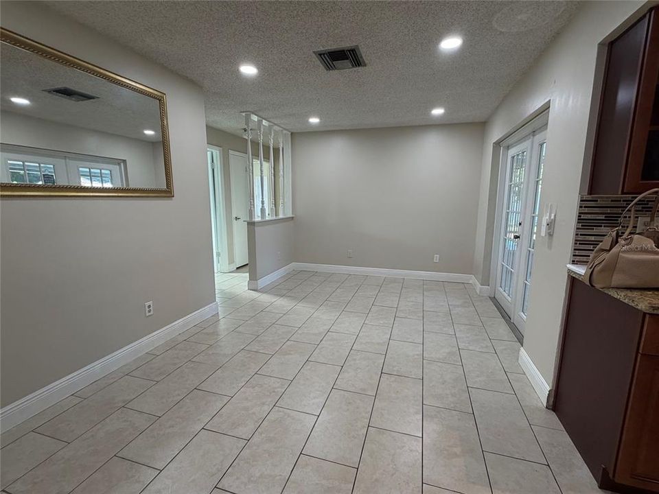For Rent: $2,500 (3 beds, 1 baths, 1596 Square Feet)