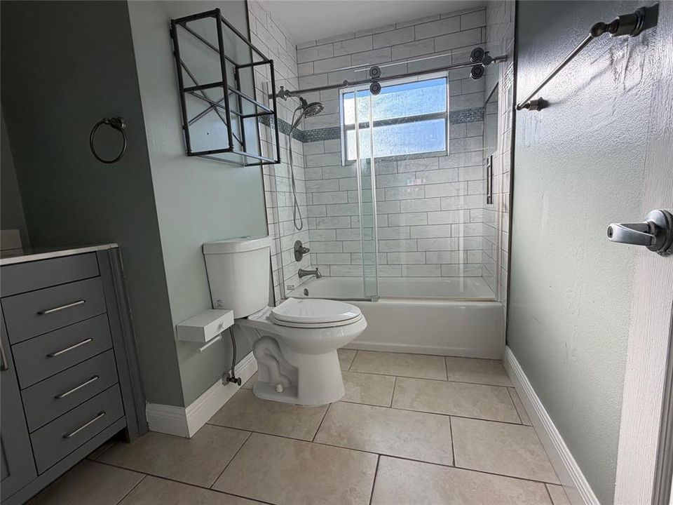 For Rent: $2,500 (3 beds, 1 baths, 1596 Square Feet)