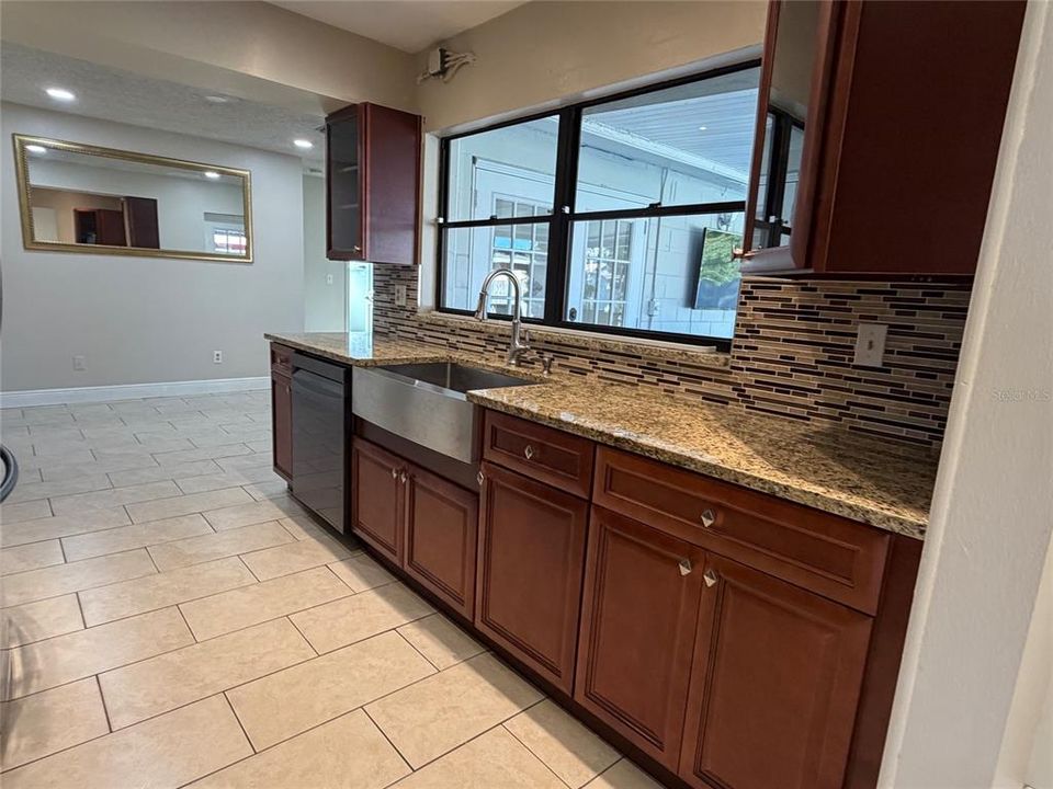 For Rent: $2,500 (3 beds, 1 baths, 1596 Square Feet)