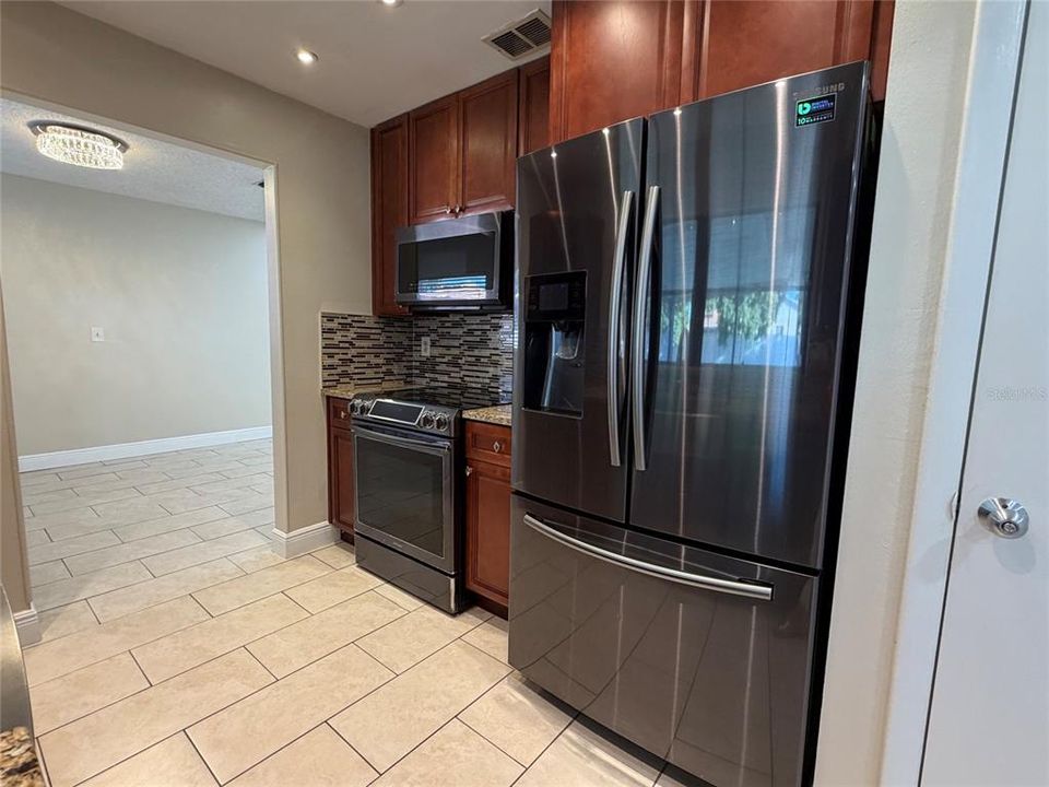 For Rent: $2,500 (3 beds, 1 baths, 1596 Square Feet)