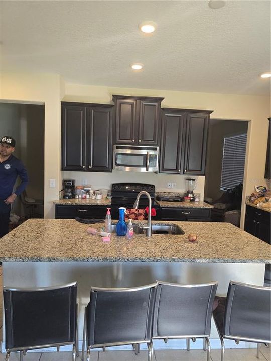 For Rent: $2,700 (4 beds, 2 baths, 2347 Square Feet)