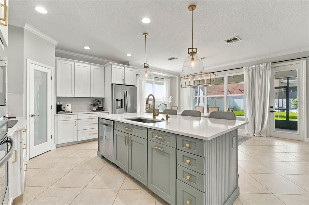 For Sale: $660,000 (4 beds, 3 baths, 2745 Square Feet)