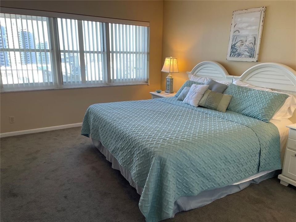For Rent: $4,000 (2 beds, 2 baths, 1300 Square Feet)
