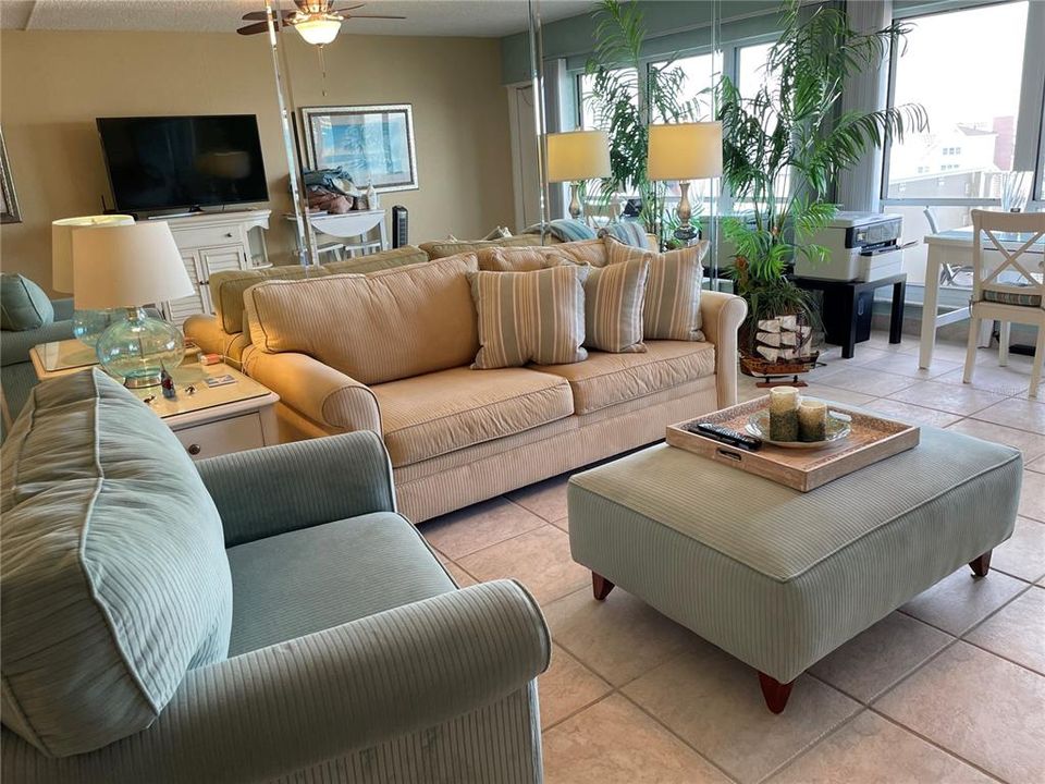 For Rent: $4,000 (2 beds, 2 baths, 1300 Square Feet)