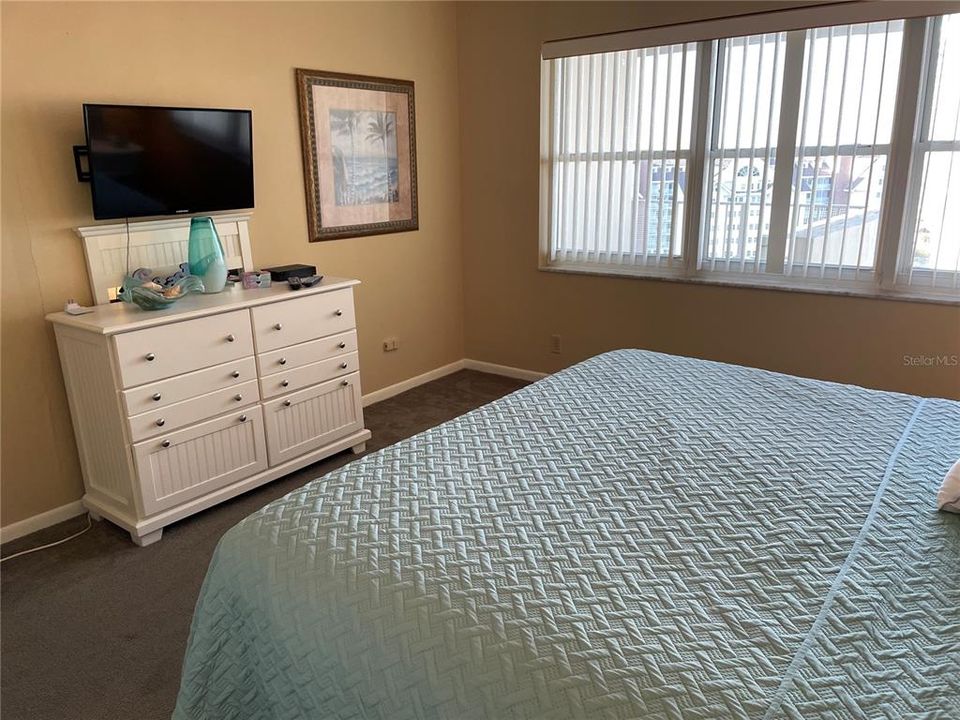 For Rent: $4,000 (2 beds, 2 baths, 1300 Square Feet)