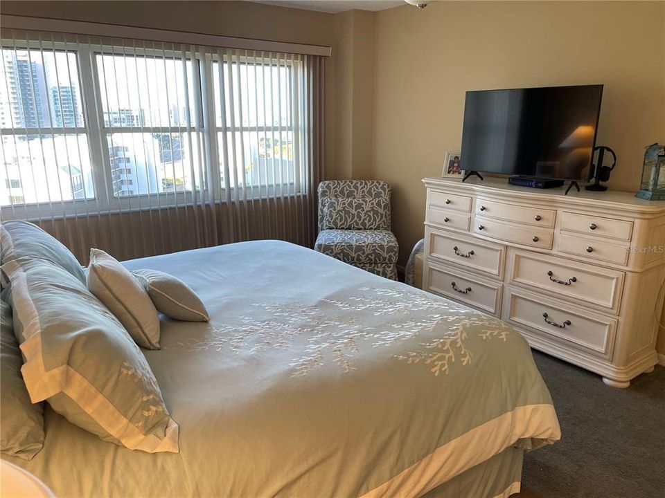 For Rent: $4,000 (2 beds, 2 baths, 1300 Square Feet)
