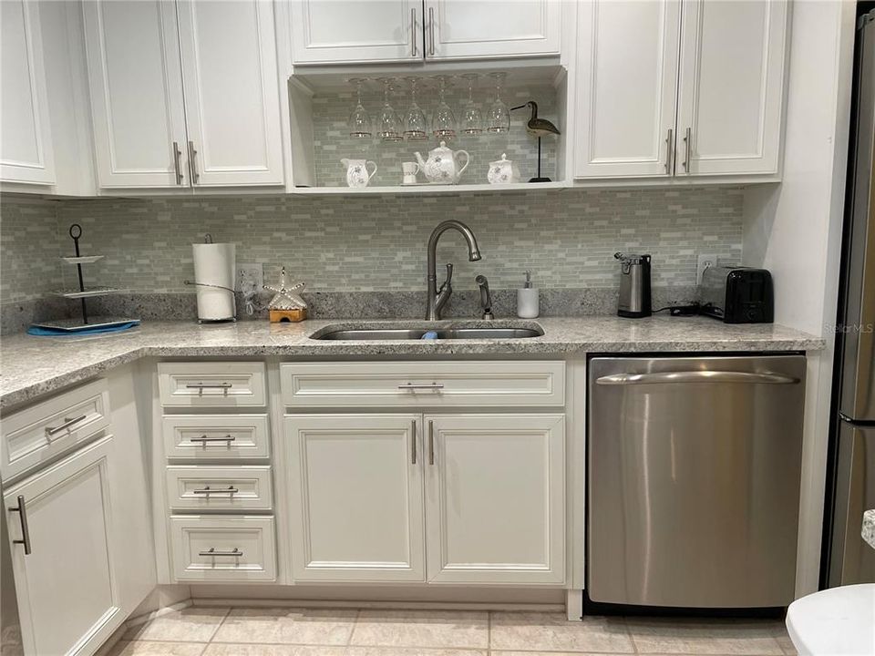 For Rent: $4,000 (2 beds, 2 baths, 1300 Square Feet)