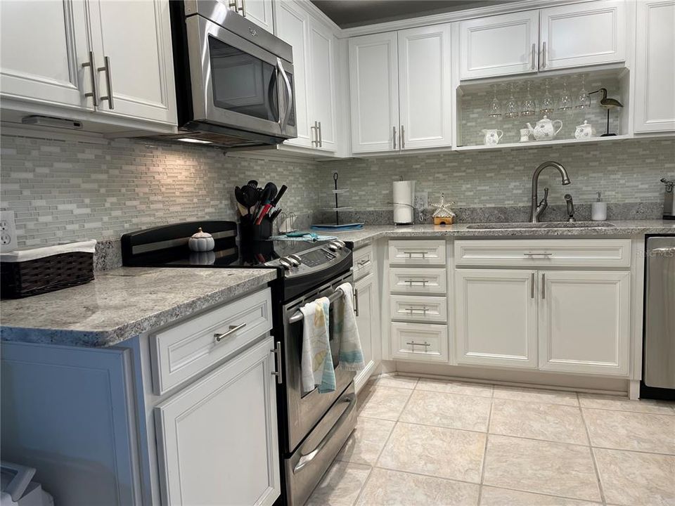 For Rent: $4,000 (2 beds, 2 baths, 1300 Square Feet)