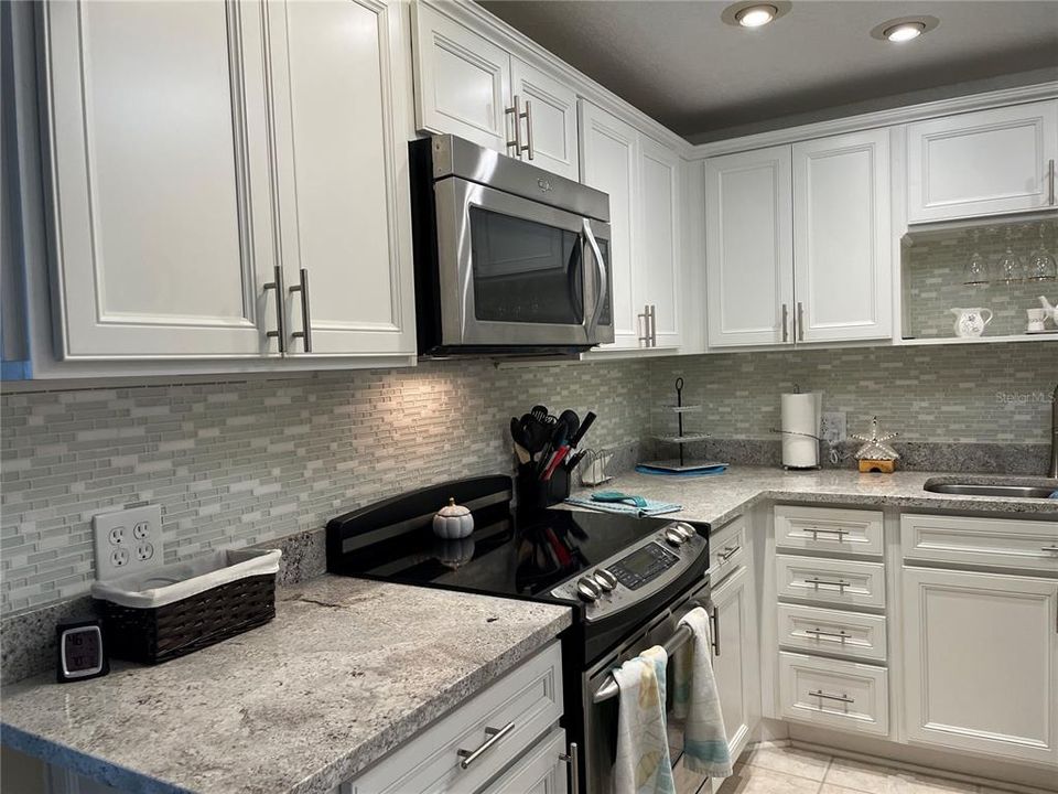For Rent: $4,000 (2 beds, 2 baths, 1300 Square Feet)