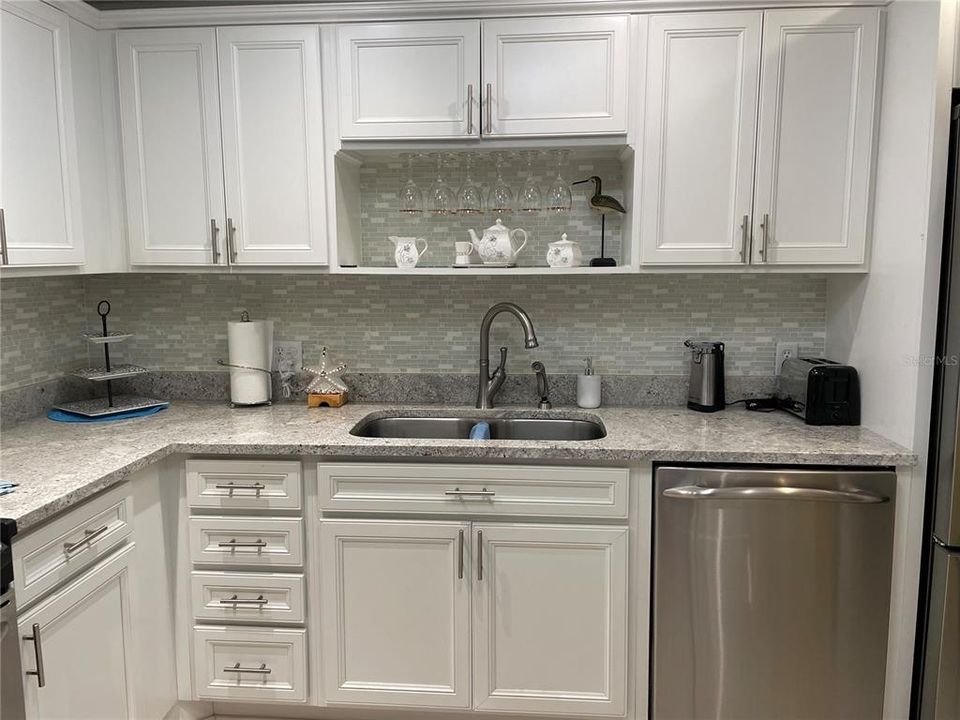 For Rent: $4,000 (2 beds, 2 baths, 1300 Square Feet)