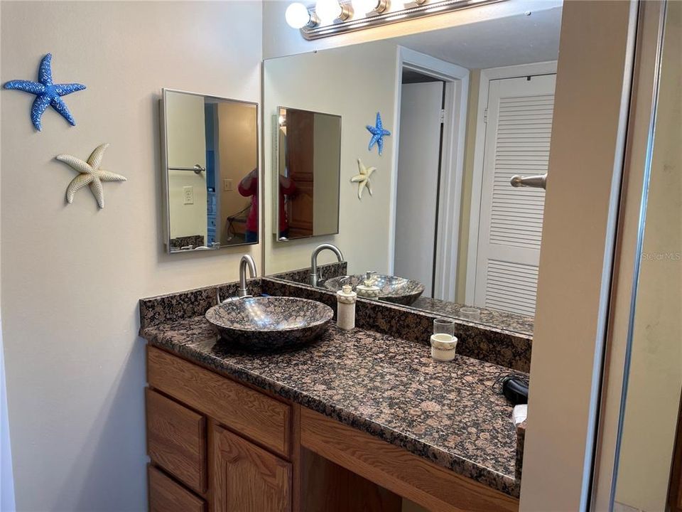 For Rent: $4,000 (2 beds, 2 baths, 1300 Square Feet)