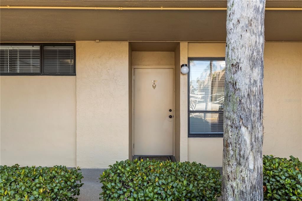 For Sale: $140,000 (2 beds, 2 baths, 1050 Square Feet)