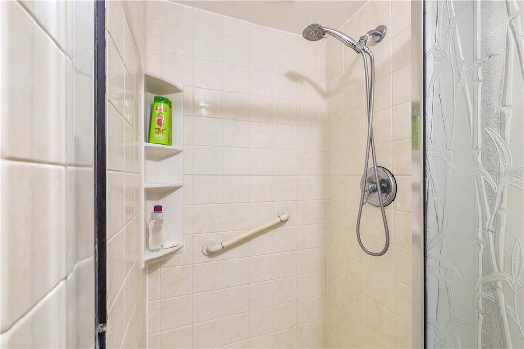 For Sale: $140,000 (2 beds, 2 baths, 1050 Square Feet)