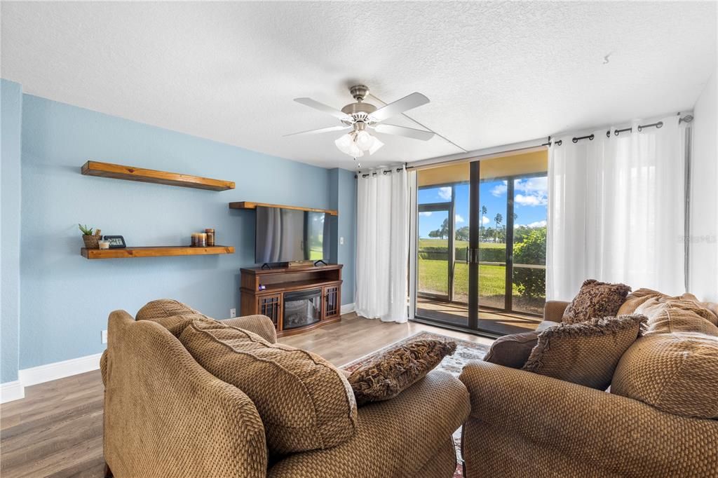 For Sale: $140,000 (2 beds, 2 baths, 1050 Square Feet)