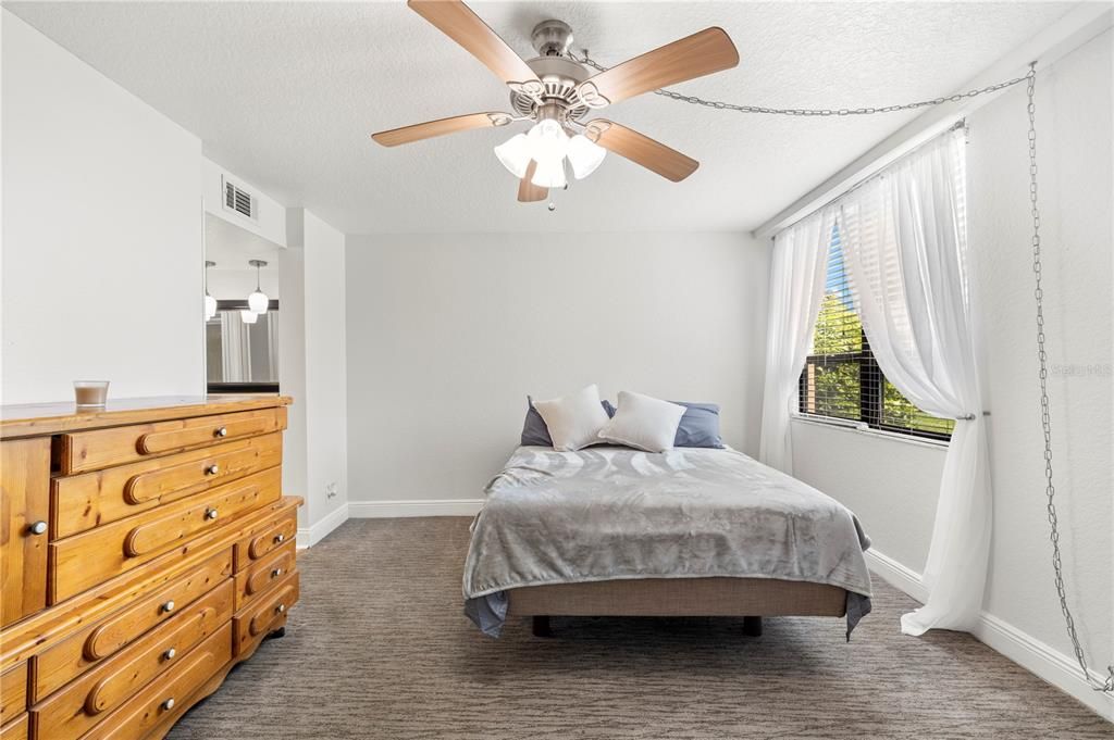 For Sale: $140,000 (2 beds, 2 baths, 1050 Square Feet)