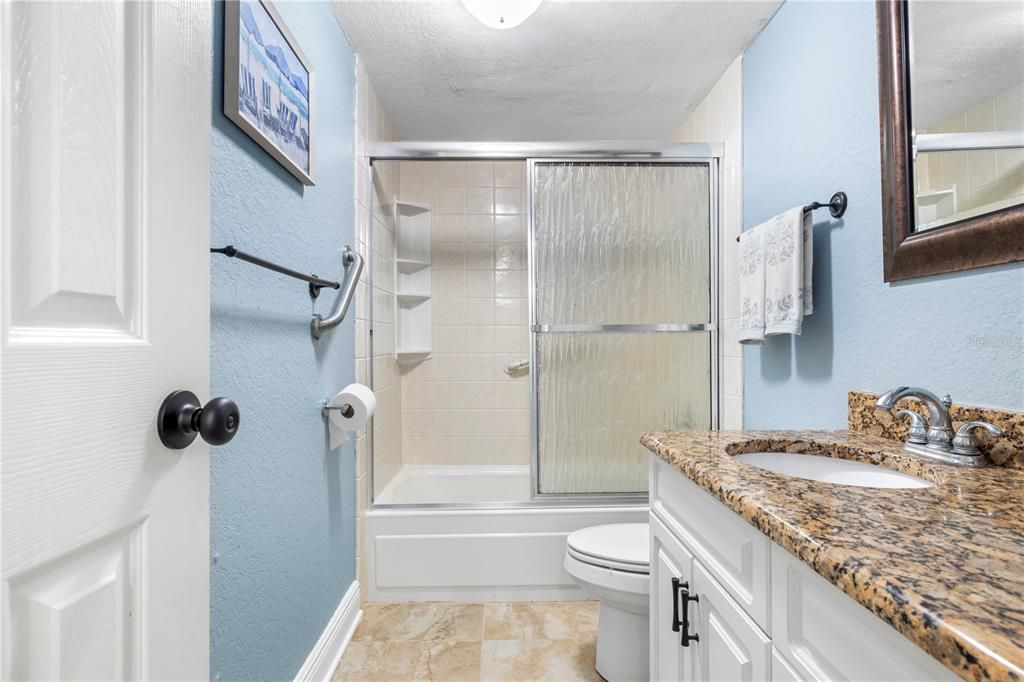 For Sale: $140,000 (2 beds, 2 baths, 1050 Square Feet)
