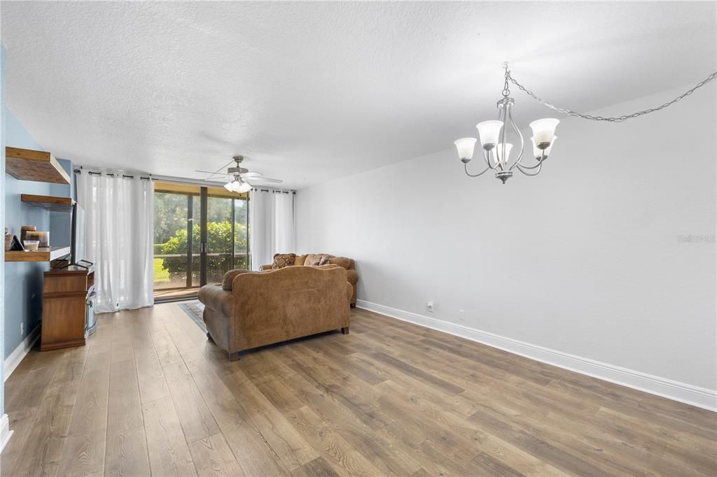 For Sale: $140,000 (2 beds, 2 baths, 1050 Square Feet)