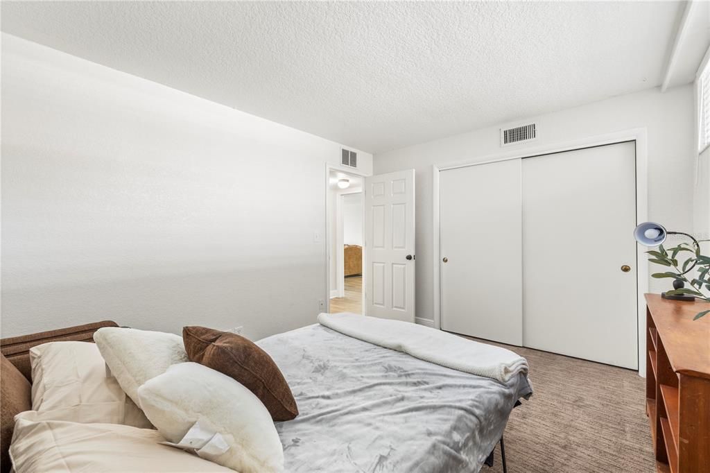 For Sale: $140,000 (2 beds, 2 baths, 1050 Square Feet)