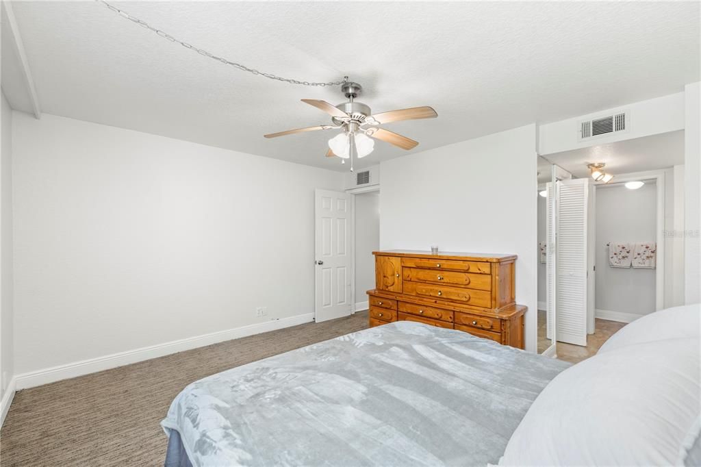 For Sale: $140,000 (2 beds, 2 baths, 1050 Square Feet)