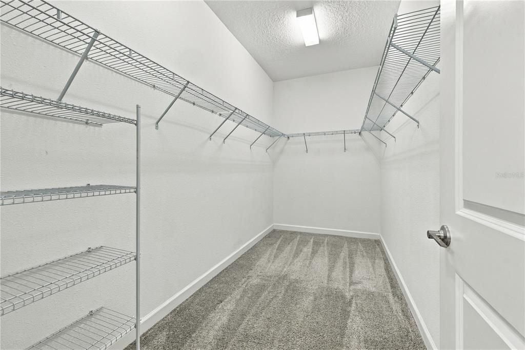 Activo con contrato: $520,000 (4 camas, 3 baños, 2136 Pies cuadrados)