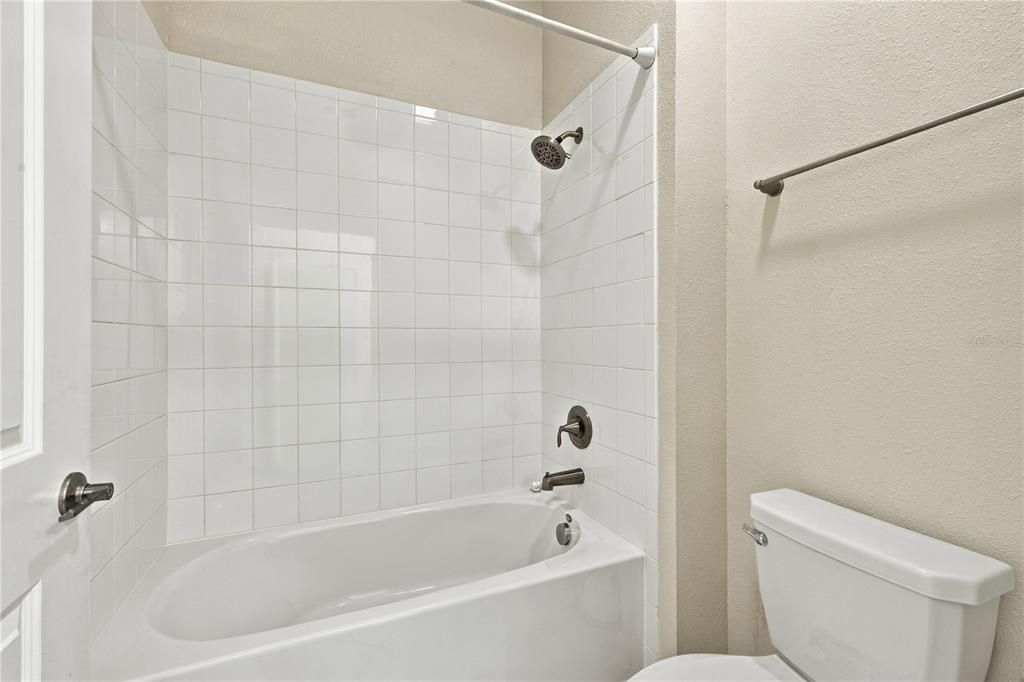 Activo con contrato: $520,000 (4 camas, 3 baños, 2136 Pies cuadrados)