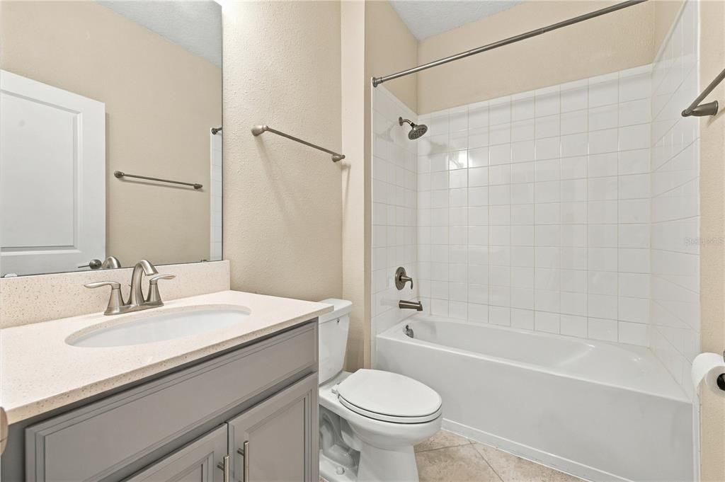 Activo con contrato: $520,000 (4 camas, 3 baños, 2136 Pies cuadrados)