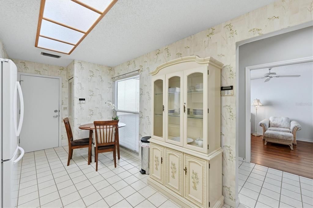 На продажу: $384,900 (3 спален, 2 ванн, 1923 Квадратных фут)