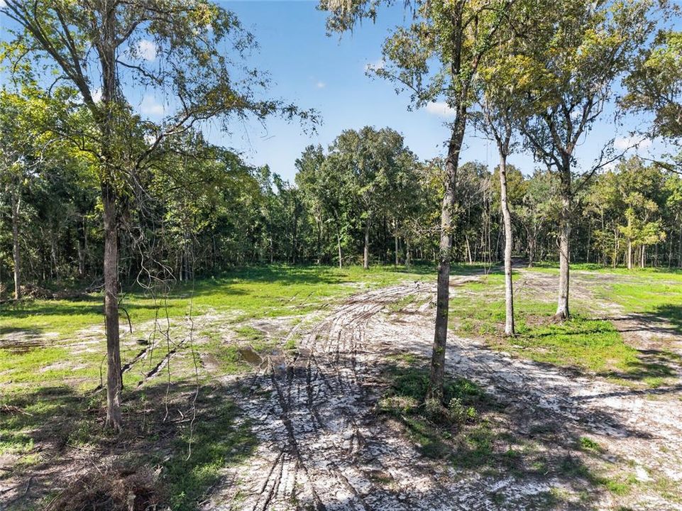 待售: $1,500,000 (57.59 acres)