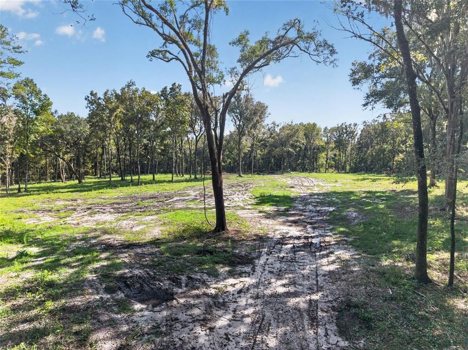 待售: $1,500,000 (57.59 acres)
